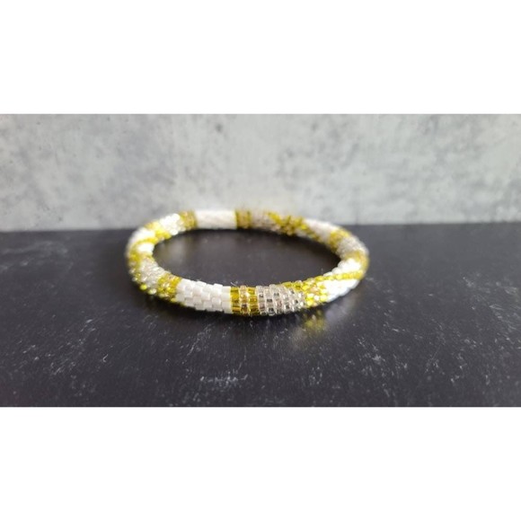 Vintage Gold and White Beaded Bracelet - Picture 4 of 10